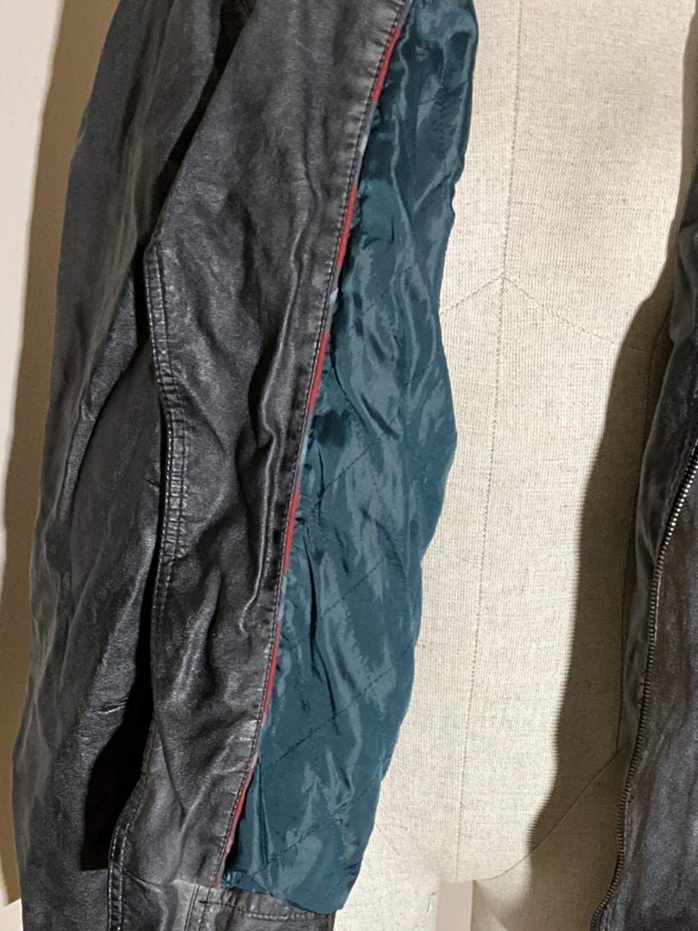 Guess Black Men's Leather Bomber Jacket - Picture 6 of 6